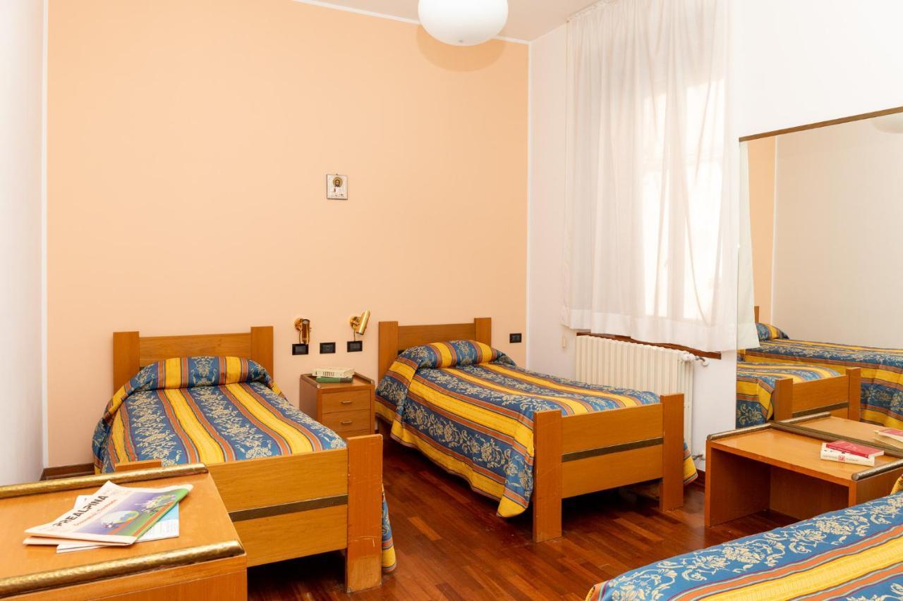 Albergo Sacro Monte วาเรเซ ภายนอก รูปภาพ